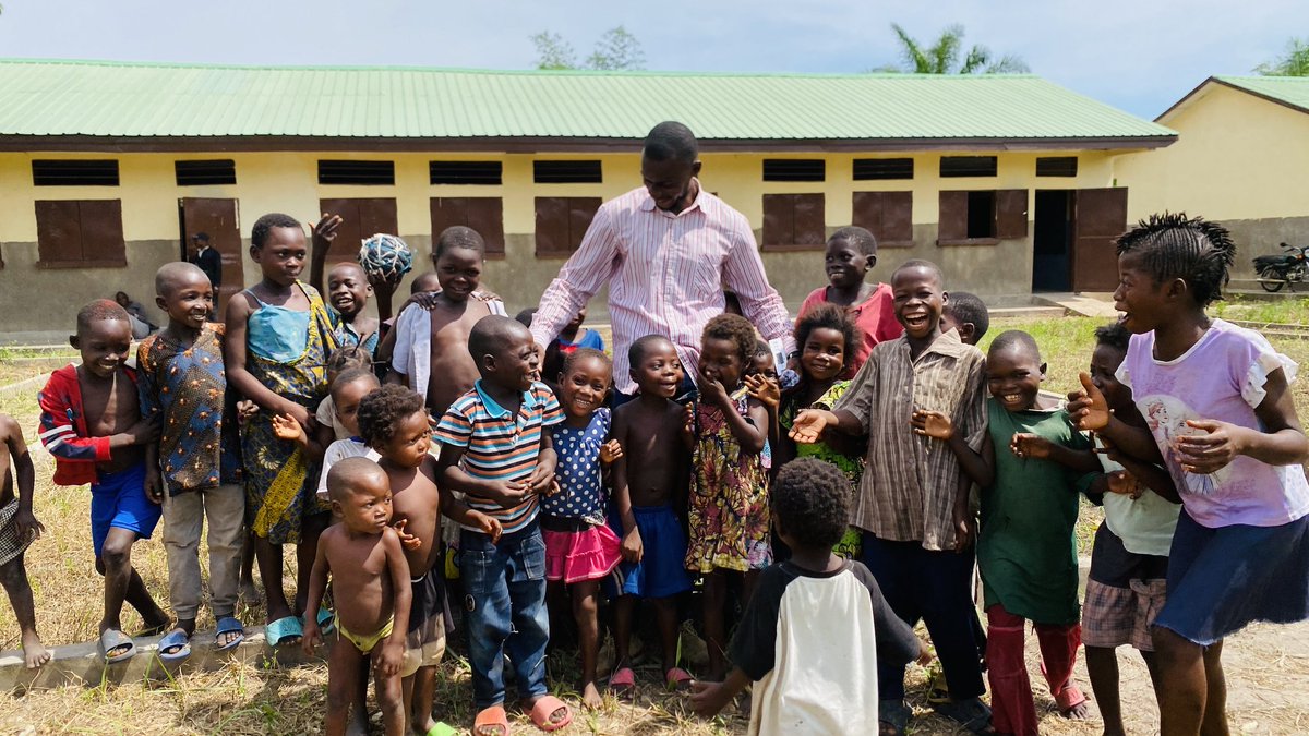 VisitKasaiDRC's tweet photo. 📍#Kasaï_Oriental | RDC 🇨🇩
     #Visitkasaï | #Visitcongo 🏝️

Mon beau village : là où les cases, les sourires et les traditions gardent encore toute leur beauté authentique 🛖

Explorer, voyager, s'aventurer et découvrir le Grand Kasaï 🏝️ https://t.co/8qzKGjAtAn