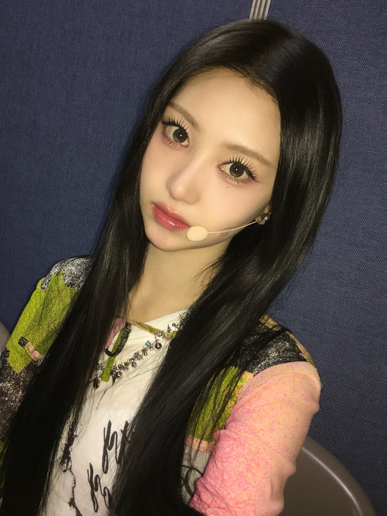 S2c1oud's tweet photo. 260511 베리즈 포스트 #이본 

차차~ 월요일 잘 보내고 있나~~?
월요일 힘들지..?🥺 파이팅이야…🤍

벌써 3주 차도 끝나고ㅜㅜ 진짜 안 믿겨 그치?! 
3주간 무대하면서 매 무대마다 응원해 주는 차차가 있어서 
정말 행복하게 무대할 수 있었어~ 
응원법도 크게 해줘서 언차일드 기 살았다..😭 
매번 너무너무 고맙고 사랑해🤍

우리도 차차 기 살려주기 위해 계속해서 
더 좋은 무대 보여주려고 노력할게!
차차 언차 모두 이번 한 주도 파이팅🤍🤍

(점심 먹었나?! 안 먹었으면 냉모밀 추천😘)

#EVON #이본 
#UNCHILD #언차일드