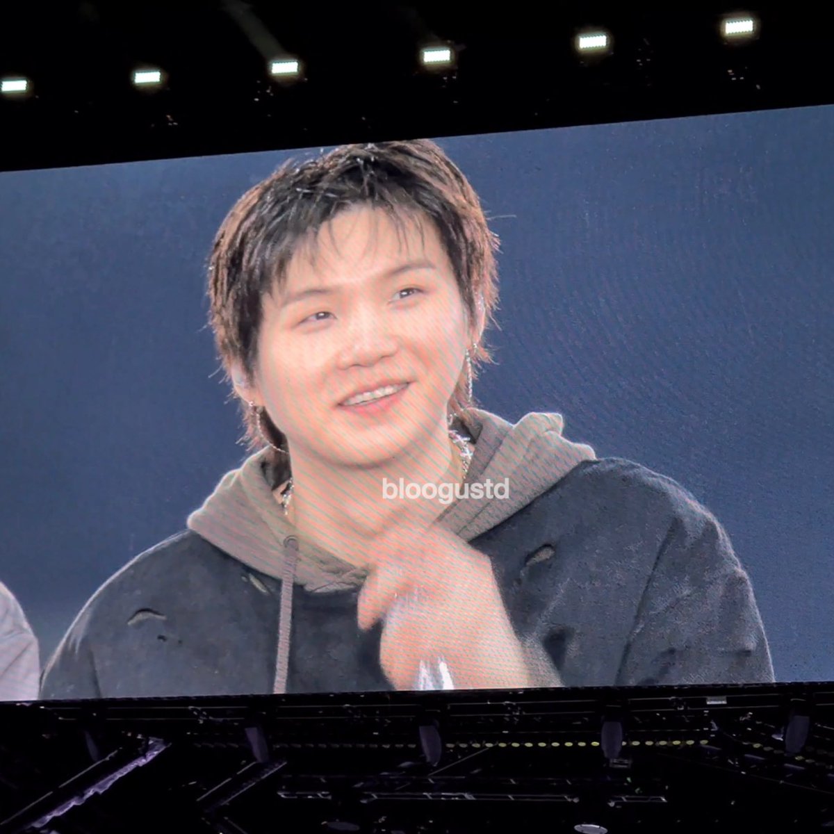bloogustd's tweet photo. my birthday has never really felt special to me, but you made it take on a whole new meaning. thank you for making it the happiest moment of my life, i’ll always hold this close to my heart. I truly hope we get to meet again soon
te amo, yoongi ♡ https://t.co/v2CSlvvq4T