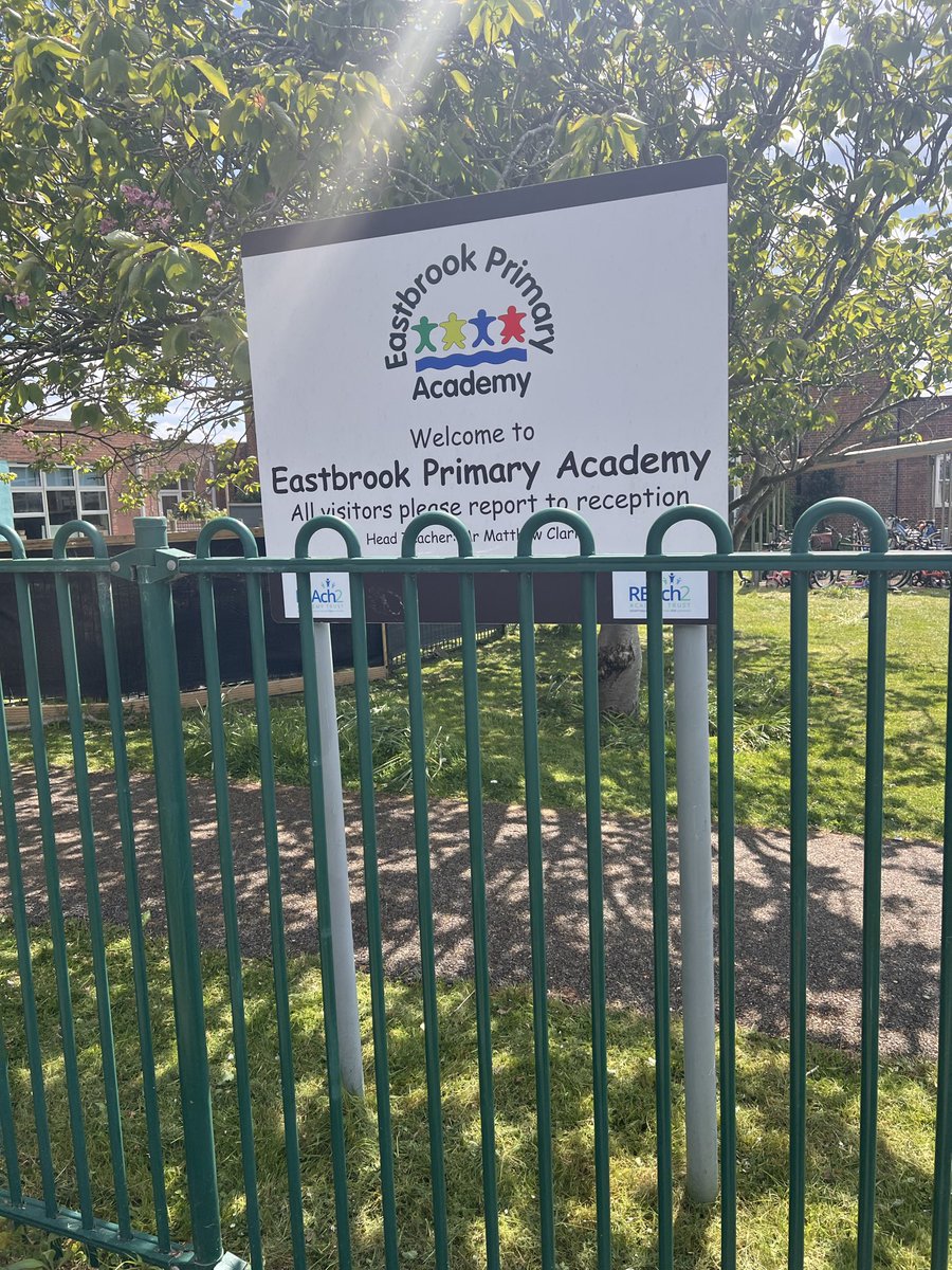 ConnorSaunders5's tweet photo. Eastbrook Primary received a first aid session for year 5 with funds raised from Connor’s Afternoon Tea. Our message is life saving hands not hurting hands. Xxxxx 5 is alive https://t.co/56IhN4J5Tt