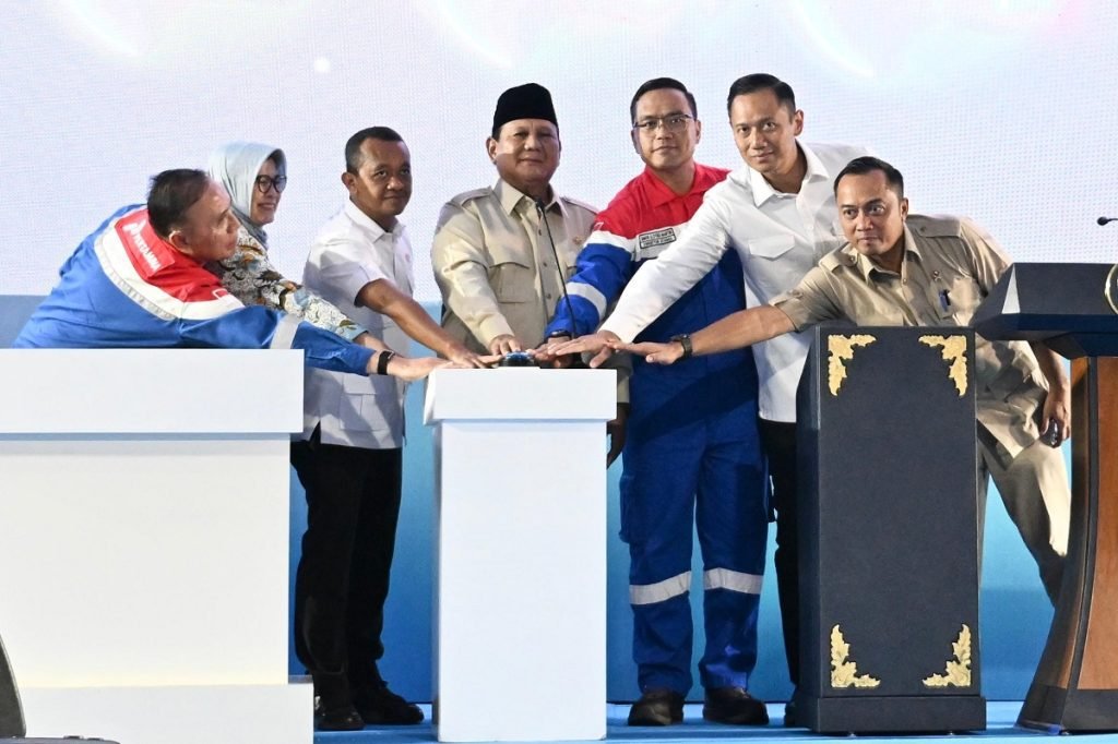 InfoJktCom's tweet photo. Prabowo: Kita Akan Swasembada BBM, Tidak Akan Impor Lagi

https://t.co/6HAP7XEXU1 https://t.co/gqvML2QsvS