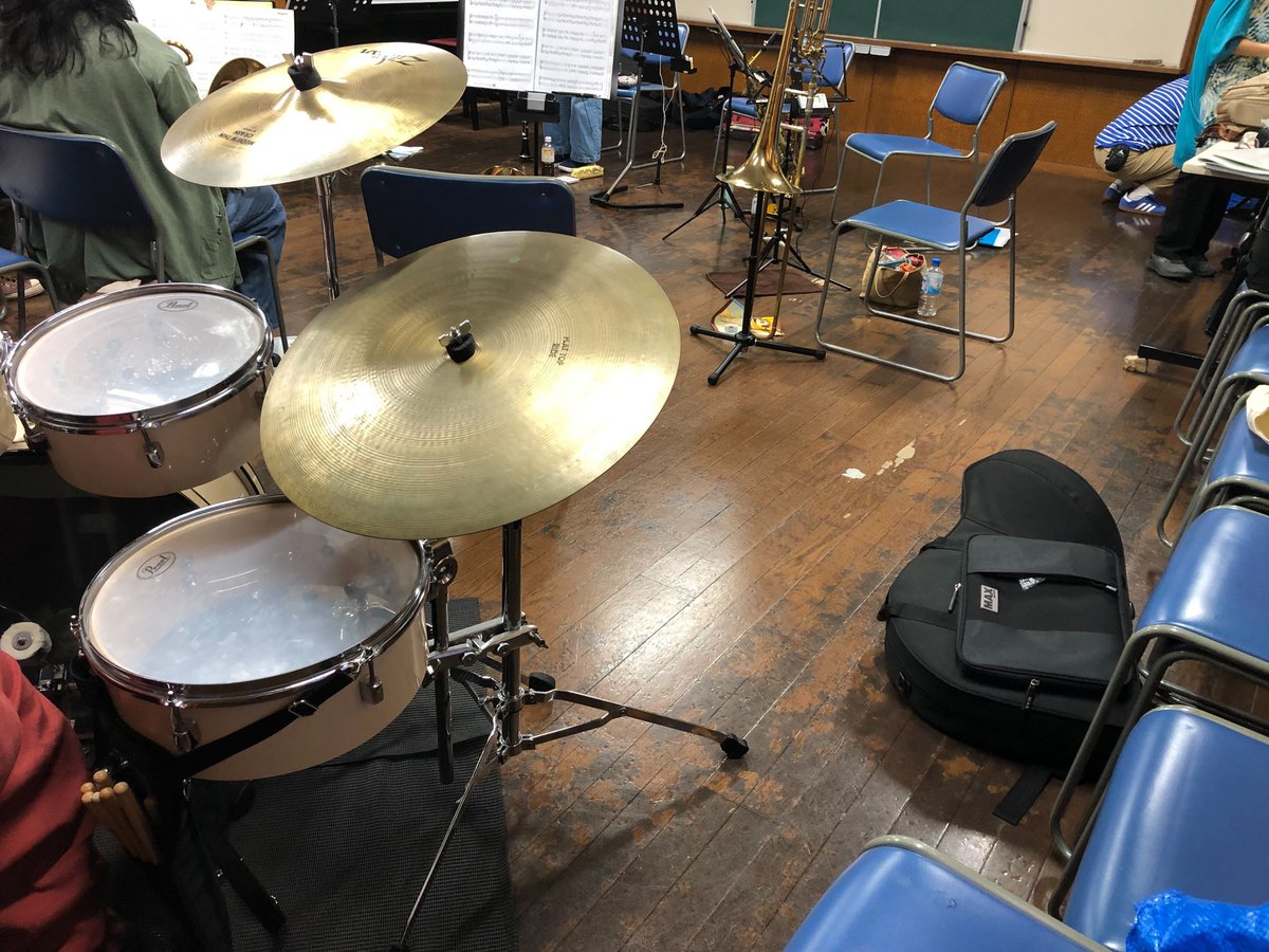 RedBlueWE1's tweet photo. 本日は、レッスンと次の本番に向けての演奏指導していただきました。見学の方も来ていただきました😀
ブギのリズム🎵は難しく中々上手くいかないですねー😅もっと練習必要です！

#団員募集中 #吹奏楽 #アンサンブル #立川市 https://t.co/1HH0JWhjch