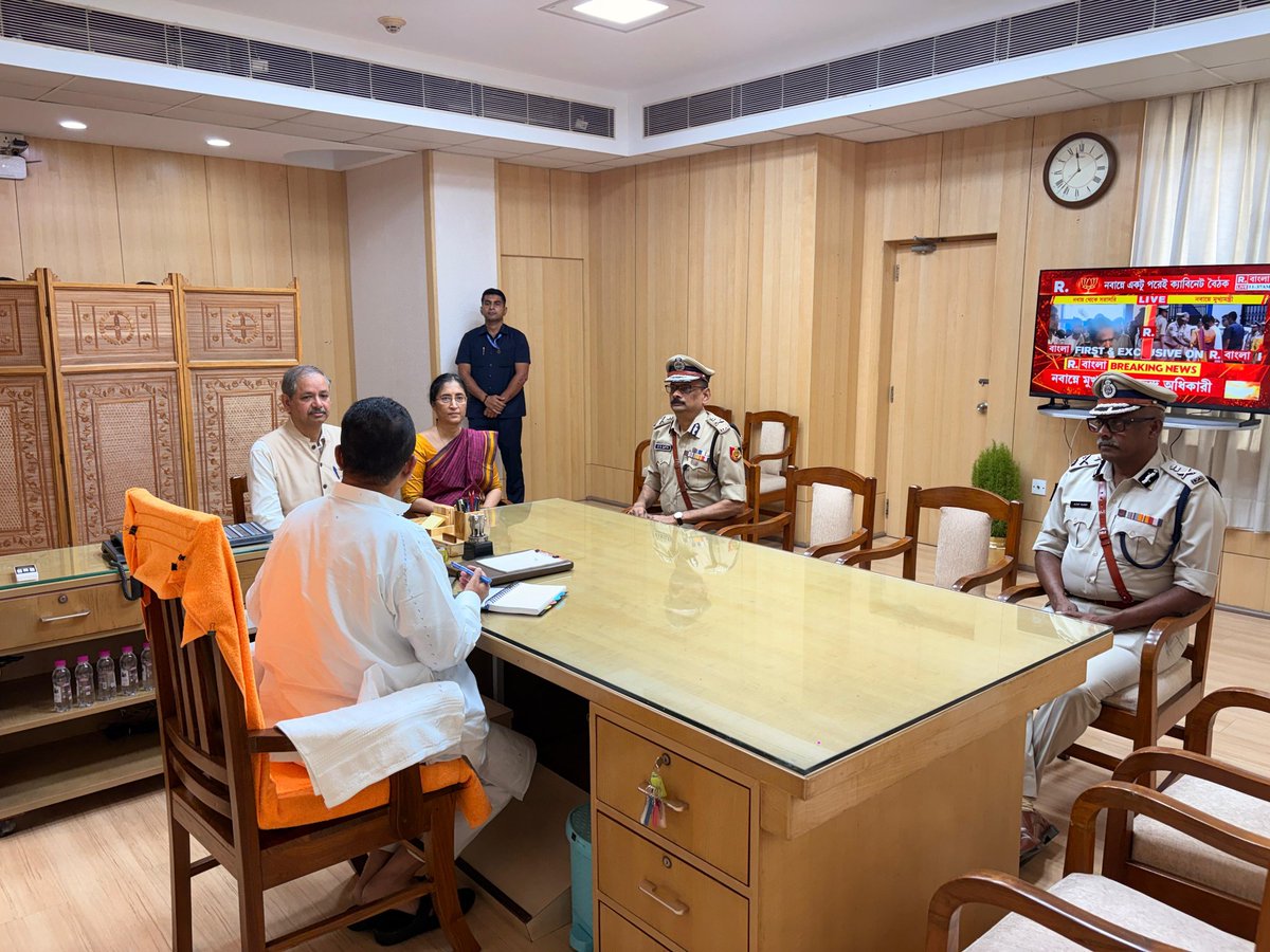 Held a high-level Administrative Review Meeting at Nabanna today with Chief Secretary Shri Dushyant Nariala (IAS), Home Secretary Smt. Sanghamitra Ghosh (IAS), DGP Shri Sidh Nath Gupta (IPS), and CP Kolkata Police Shri Ajay Nand (IPS) to take current stock of the Law &amp; Order and