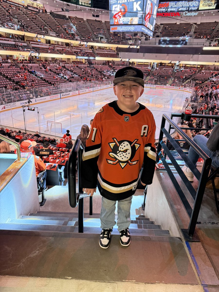 JCE_186's tweet photo. Took my son to his first @AnaheimDucks game tonight. He had a BLAST and the Ducks got a huge win at home! Core memories were made tonight. #FLYTOGETHER https://t.co/2eiTGmjCjO