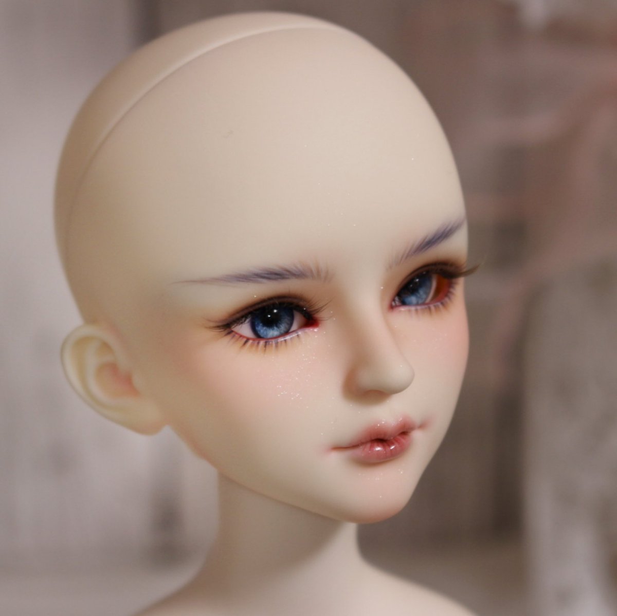 llllll_make's tweet photo. 【メイクオーダー】
モデル︰MYOU DOLL Aron
イメージ︰王子様系

オーダーありがとうございました👑
#せんメイク https://t.co/XVd6xjDLSd