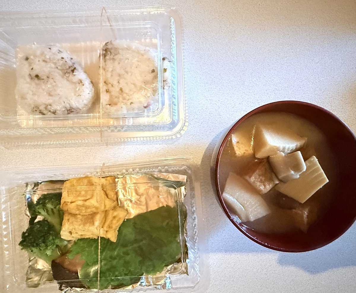 ovonostos's tweet photo. めちゃくちゃな事をしても、最後までやらせてもらった、こがね店長には感謝してもしきれません。泣けるほど染みいる手作り料理も最高な作品でした。こがねマートの二階にもう自分が居ない寂しい感覚もまた本展の大切な一部です。神社のようだった池田屋にまた行きたい。 https://t.co/2r9cflkUj4