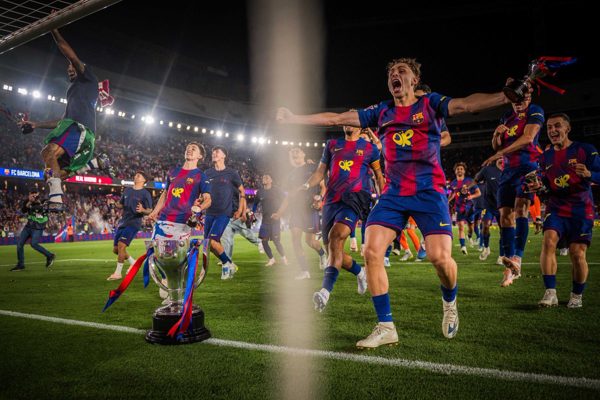 hazratullahf10's tweet photo. #My Precious 🏆

El meu tresor.
Mi tesoro.

#FCB
#lilgie https://t.co/wTvWWASfRj