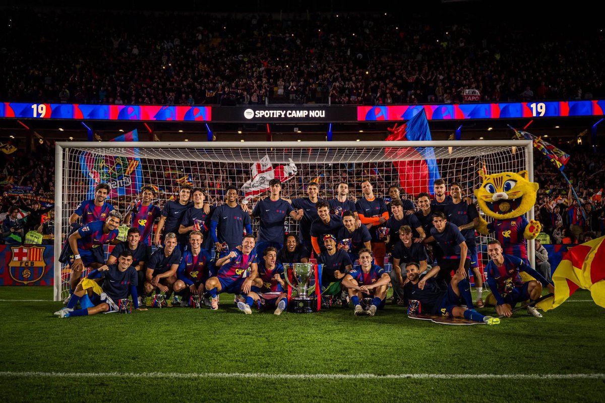 hazratullahf10's tweet photo. #My Precious 🏆

El meu tresor.
Mi tesoro.

#FCB
#lilgie https://t.co/wTvWWASfRj