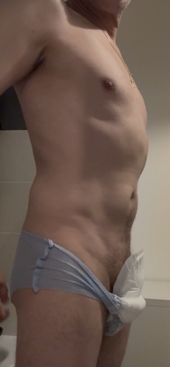 Arkanns92's tweet photo. An irrepressible desire this morning. 😈 Layer not possible at work (too visible) so even if it's not as safe, I'm still a pullup / male protection combo. The feeling is there 😈. Am I going to test the little pee? 😅
#diaper #diaperlover #gaydiaper #abdl https://t.co/iyGBGDpt8N