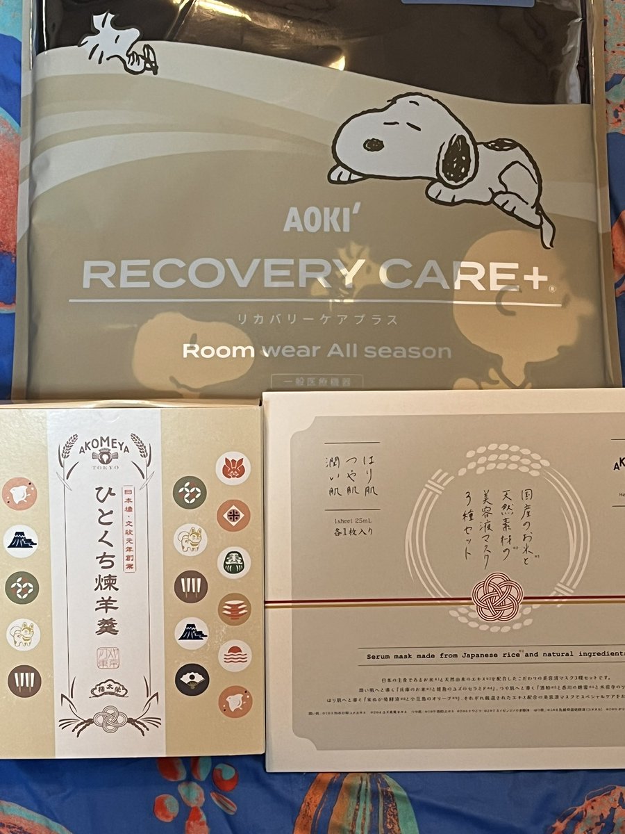ChamaYae's tweet photo. 最近のあれこれ☺️
ライブでは9番、観劇ではF列のお席をいただきました🪑💖
母の日には、娘と夫から🎁🙏 https://t.co/2q9HP7NR9r