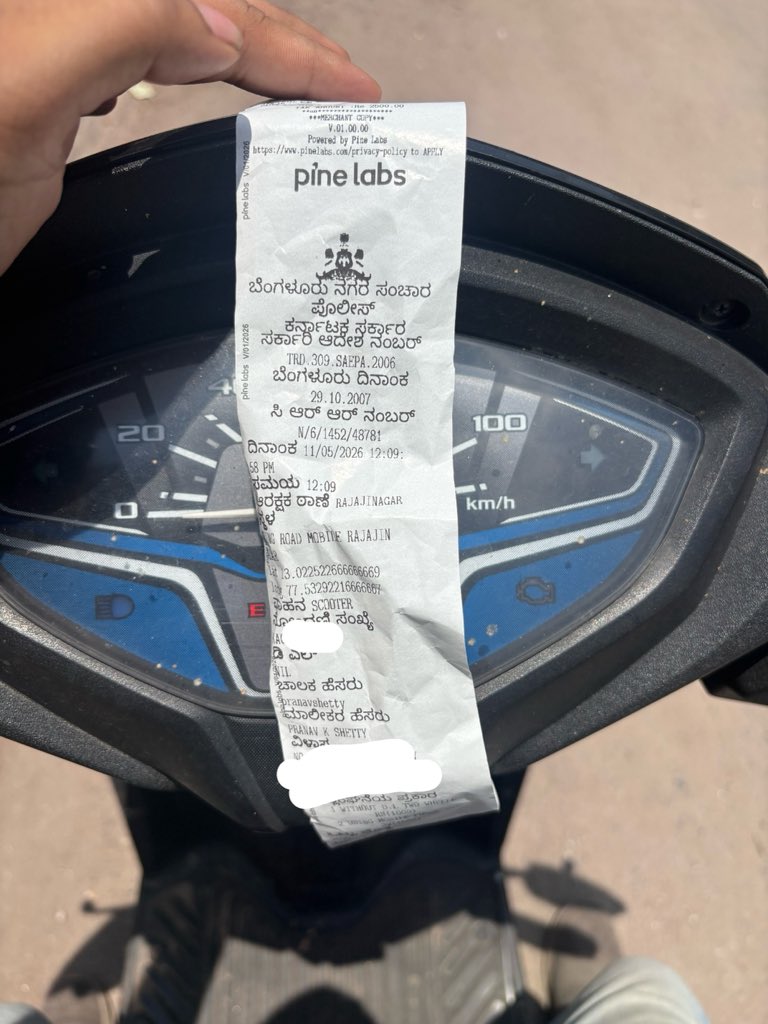 b0redenough's tweet photo. ಕರೆಯಲ್ಲಿದ್ದಾಗ ವಾಹನ ಚಲಾಯಿಸಿದ್ದಕ್ಕಾಗಿ ಚಲನ್ ಪಾವತಿಸಿದ್ದೇನೆ. ಅದಕ್ಕೆ ನಾನು ಜವಾಬ್ದಾರನಾಗಿರುತ್ತೇನೆ.

ಆದರೆ ಇಂದು ನಾನು ಬಿಲ್ ತೆಗೆದುಕೊಳ್ಳದೆ ನಗದು ರೂಪದಲ್ಲಿ (in cash) ಪಾವತಿಸುವ ಮೂಲಕ ಕಡಿಮೆ ದಂಡವನ್ನು ಪಾವತಿಸಬಹುದು ಎಂದು ಕಲಿತಿದ್ದೇನೆ.

@blrcitytraffic ಈ ವಿಷಯದ ಬಗ್ಗೆ ಸಾರ್ವಜನಿಕರಿಗೆ ಅರಿವು ಮೂಡಿಸಲು ವಿನಂತಿಸುತ್ತೇನೆ.

ಈ ವಿಷಯದ ಬಗ್ಗೆ ನಿಮ್ಮ ಗಮನಕ್ಕೆ ಧನ್ಯವಾದಗಳು.