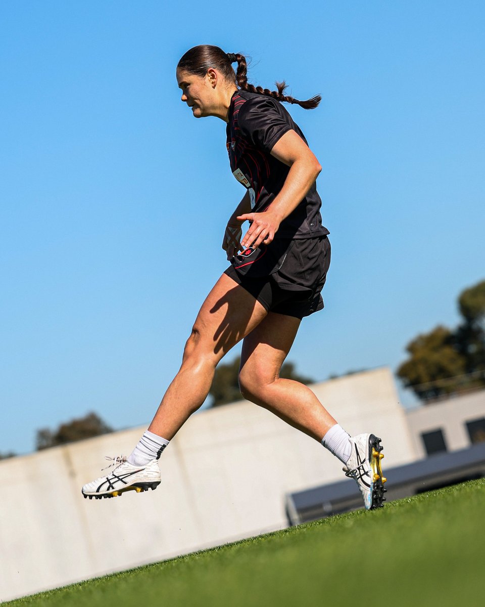 essendonfcw's tweet photo. Day one out on the track 🤝 https://t.co/NGS6zQHvtg