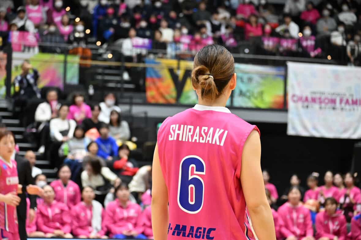 minami_s06's tweet photo. リリースにもありましたとおり、このたびシャンソンを退団することになりました。

ピンク色に染まる温かくて忘れられない3年間を本当にありがとうございました🙇‍♀️✨

また成長した姿をお見せできるよう、これからも精進します！

詳しくはHP・Instagramをご覧ください🙏 https://t.co/WDxApNab5K