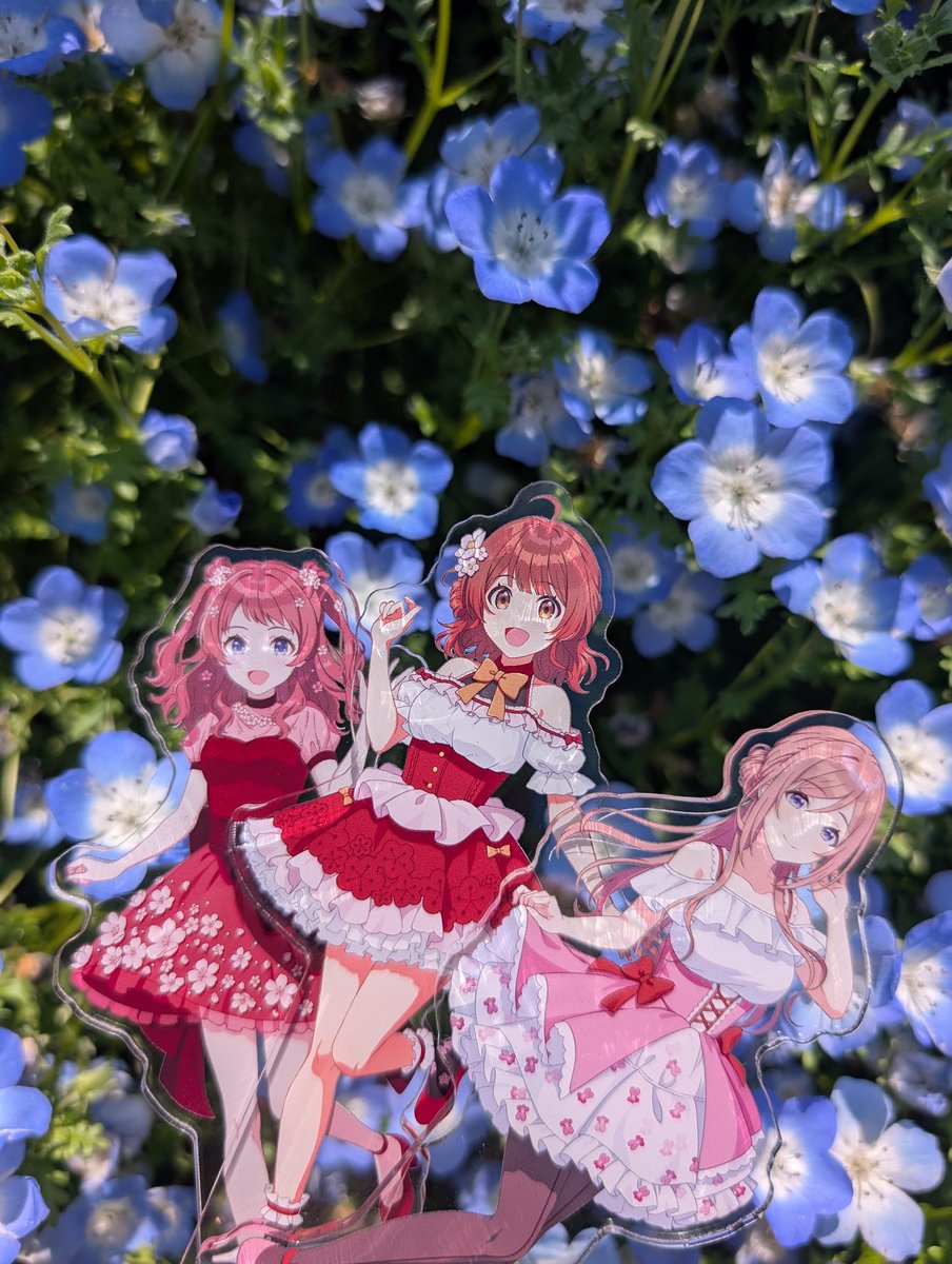 Taccarin's tweet photo. Bought the Saki Ume and Rinami acrylic stands at both #よみうりランド and HANA BIYORI. Their floral dress is so pretty! #学マス
花柄のドレス、本当に可愛いですね！ https://t.co/uBSoAi8GjC
