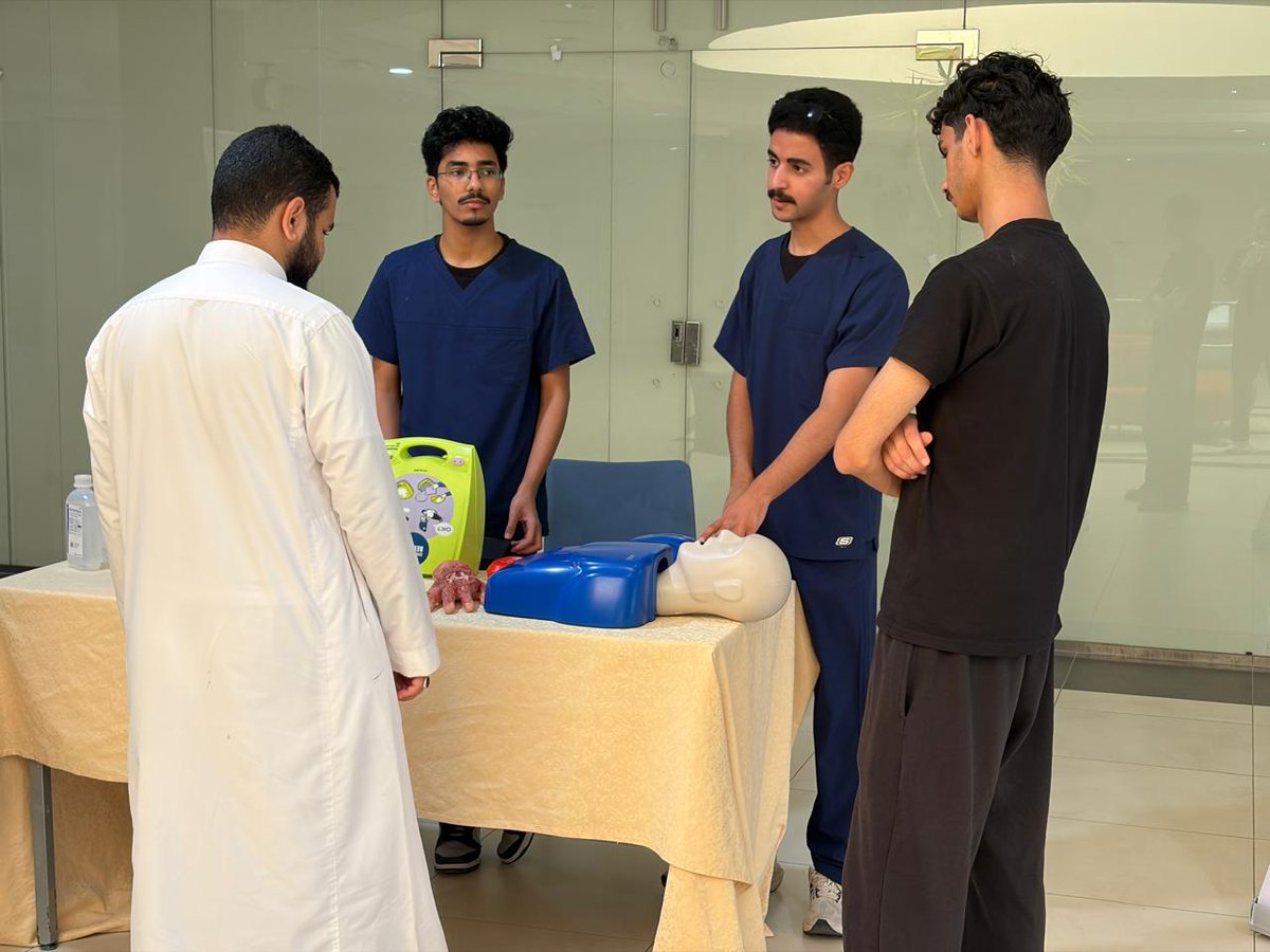 IAUSPORT's tweet photo. في اطار سعي عمادة شؤون الطلبة ممثلة في ادارة النشاط الرياضي لتطوير الكوادر الطلابية و المتطوعين تم تنظيم برنامجج الاسعافات الاولية للطلاب https://t.co/NpH2sBdmWL
