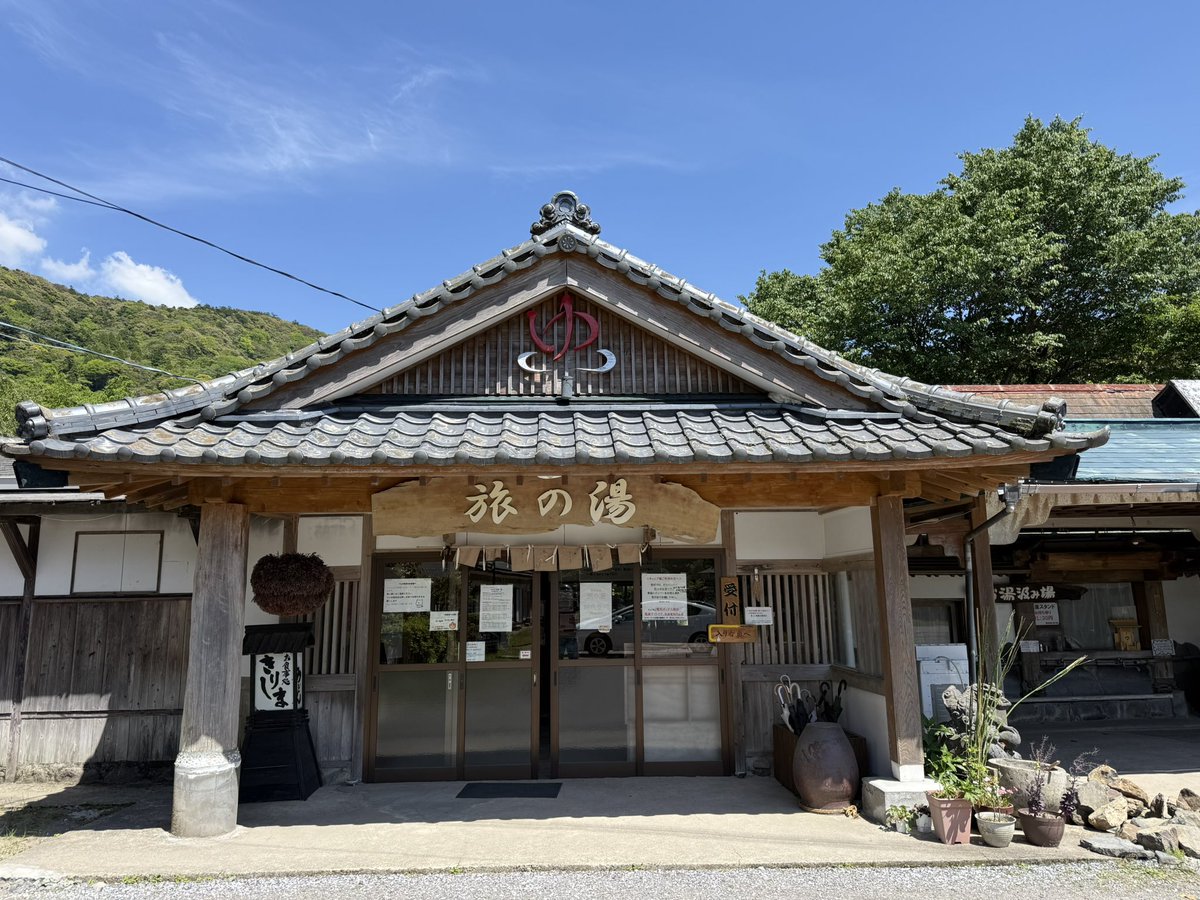 よこじ tweet media