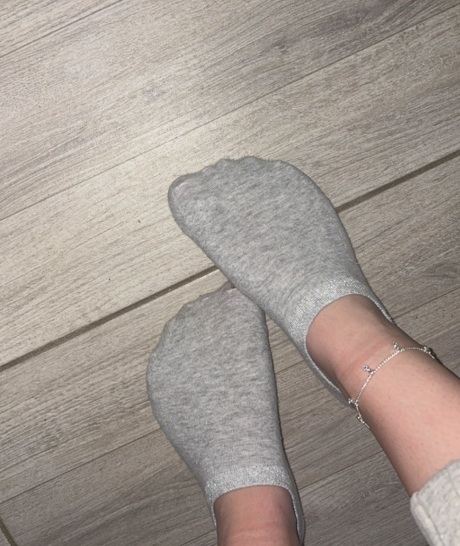 TimarLiza's tweet photo. One with socks, one without… which side wins? 🔥
#feet #feetfetısh #footfetısh #foryou #socks https://t.co/BzwT7RXpKM