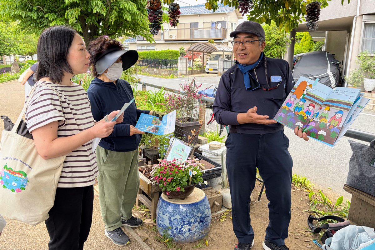 ParkFriends_'s tweet photo. 記事更新📢
通りがかりに一杯!｢ひしゃく｣がつなぐ、ゆるやかな花の輪
江川せせらぎ遊歩道（川崎市）
https://t.co/XLYH80XNph

名物「せせらぎのひしゃくで水やり」をはじめ、地域の人たちが誰でもお手入れに参加するためのアイデアや工夫が盛りだくさんです！

#川崎市 #公園愛護会 https://t.co/AIngvwXWqX