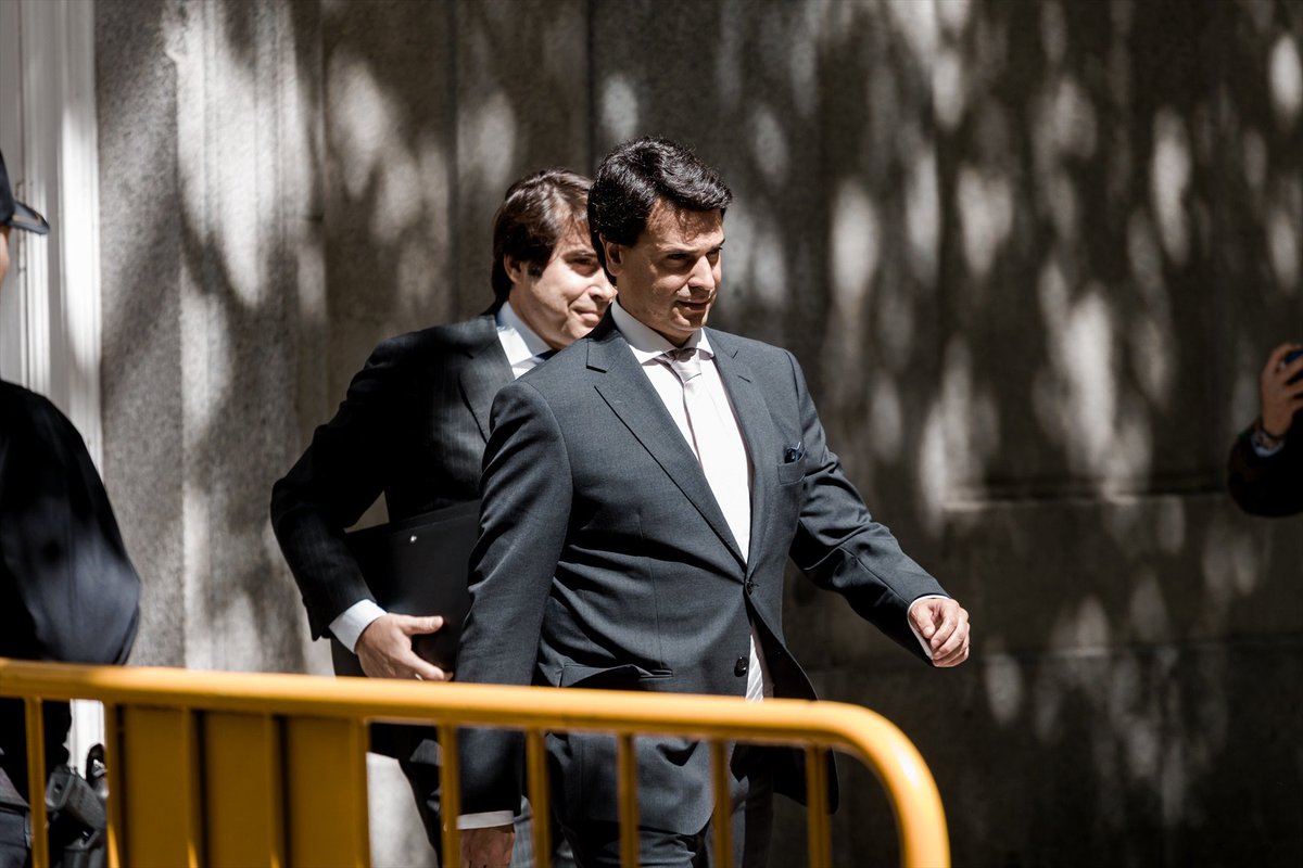 Casi 1 año y la UCO sigue SIN ENTREGAR el informe sobre el novio de Ayuso

El JUEZ Antonio Viejo lleva 6 meses SIN AUTORIZAR el acceso a sus cuentas para investigarle

¿Y las sentencias de este sistema corrupto las tenemos que aceptar como justicia cuando es su “verdad judicial”?