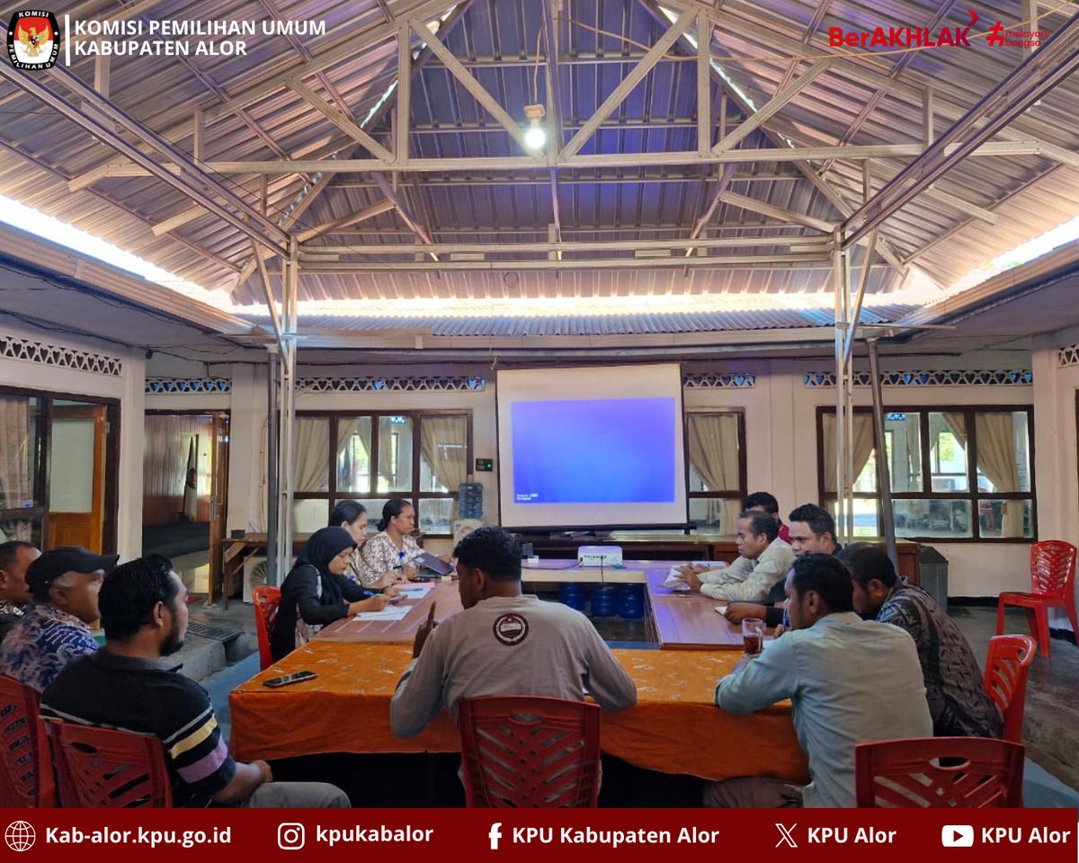 AlorKpu's tweet photo. #TemanPemilih, Dalam rapat pleno tersebut, sejumlah agenda dibahas, di antaranya tindak lanjut hasil rapat pleno sebelumnya, laporan realisasi anggaran bulan April 2026, pembahasan pelaksanaan sosialisasi KPU Mengajar, serta penyampaian SPIP) bulan April.#kpualor #kpumelayani https://t.co/x5yK0bywW8