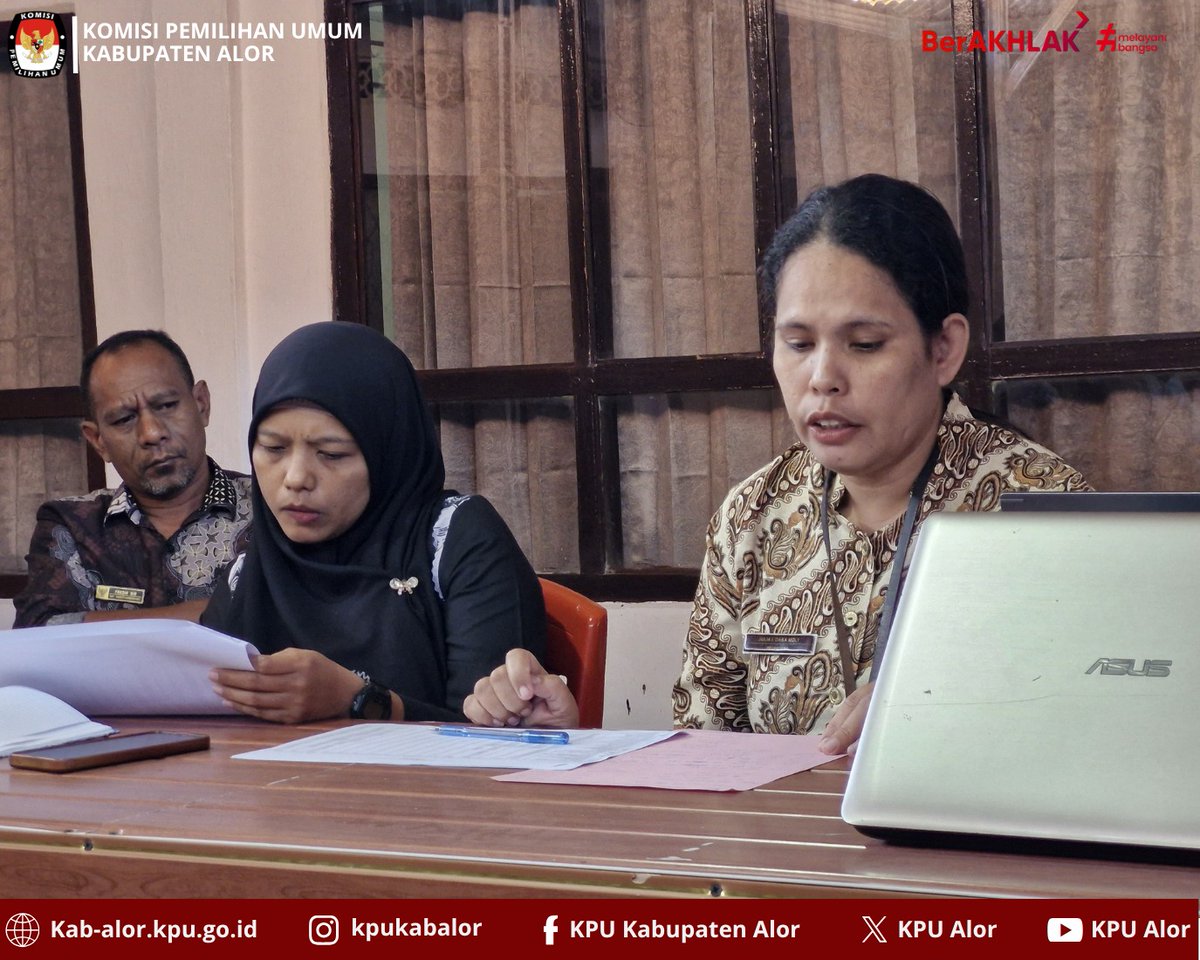 AlorKpu's tweet photo. #TemanPemilih, Dalam rapat pleno tersebut, sejumlah agenda dibahas, di antaranya tindak lanjut hasil rapat pleno sebelumnya, laporan realisasi anggaran bulan April 2026, pembahasan pelaksanaan sosialisasi KPU Mengajar, serta penyampaian SPIP) bulan April.#kpualor #kpumelayani https://t.co/x5yK0bywW8