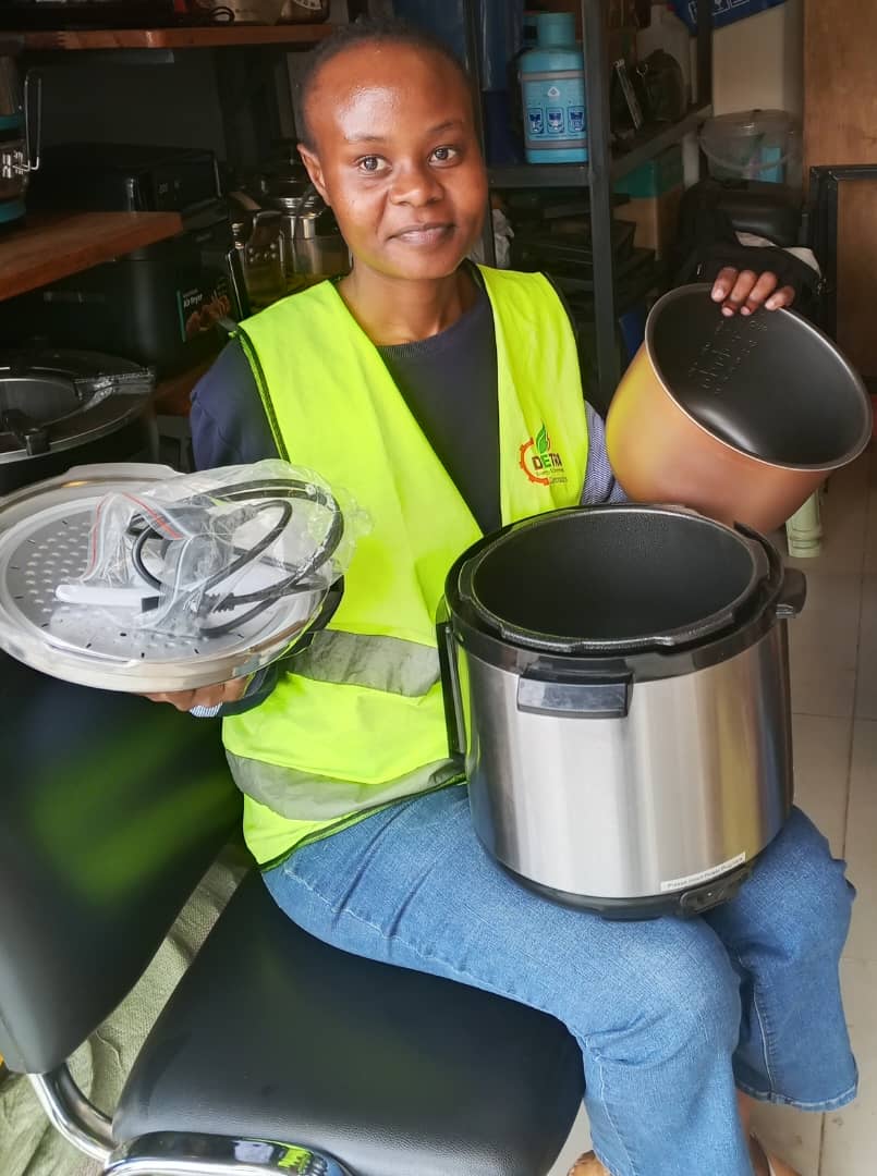 allen_namwase's tweet photo. Together, let's live with a positive attitude towards life. Above all, using #CleanCooking over traditional cooking is the only way to keep  #EnvironmentClean &amp; our lives healthy because #CleanCooking technologies produces zero emissions to air! #EnergySaving https://t.co/32sUmult5Y