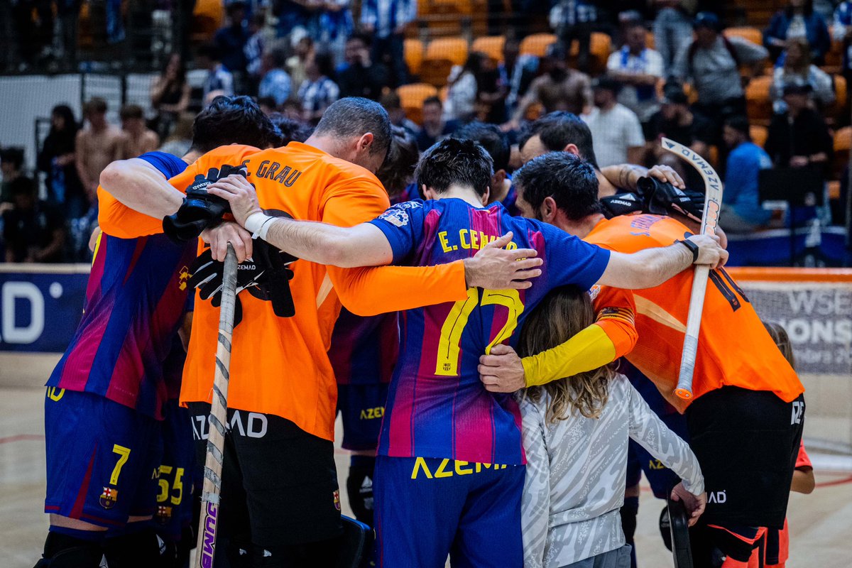 FCBhoquei's tweet photo. Amb el cap ben alt, equip! 𝐓𝐨𝐫𝐧𝐚𝐫𝐞𝐦! 👏

L'orgull és màxim! 💙❤️ https://t.co/hrUREWz0Nv
