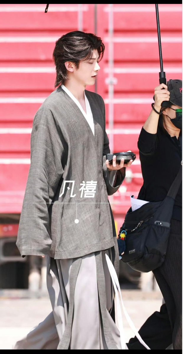 dengkaifiles's tweet photo. it’s the first day of #DengKai’s styling reveal for #Fusheng, and it’s a Republican-era hairstyle

#邓凯 #เติ้งข่าย https://t.co/LQd0Clahwe