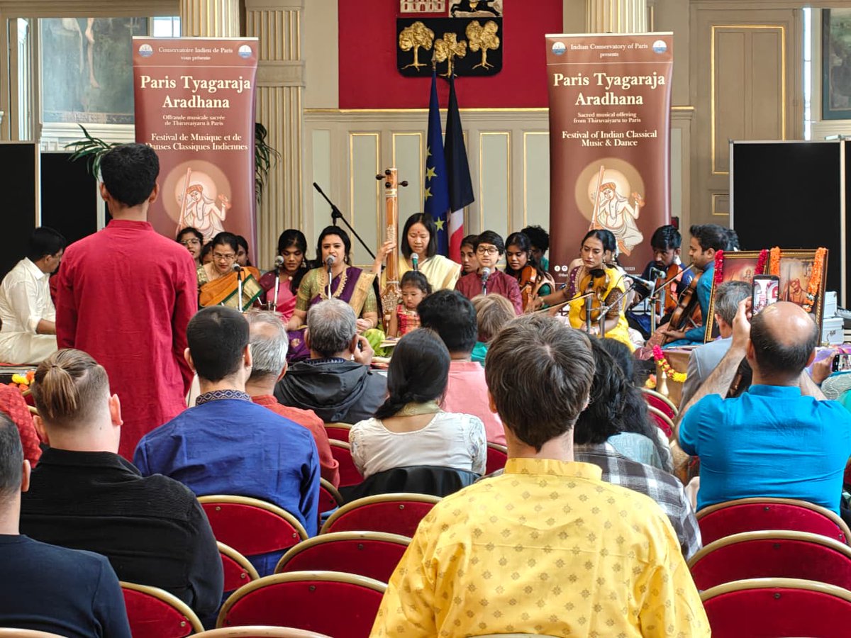 VanDhanSeVikas's tweet photo. The exhibition received an enthusiastic response, further strengthening the global visibility of tribal crafts and empowering tribal artisans across India.  

#Vocal4Local #BuyTribal #TribesIndia #TribalEmpowerment #GlobalShowcase

@IndiaembFrance @theICParis @foiredeparis https://t.co/BKVfAdE8IK
