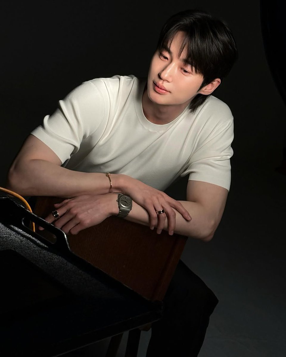 byeonwooseok_th's tweet photo. [📸]

Caption: 🥰

🔗 https://t.co/rpRsjVbiph

#บยอนอูซอก 
#ByeonWooSeok
#변우석

(2) https://t.co/vxJu8Uotbe