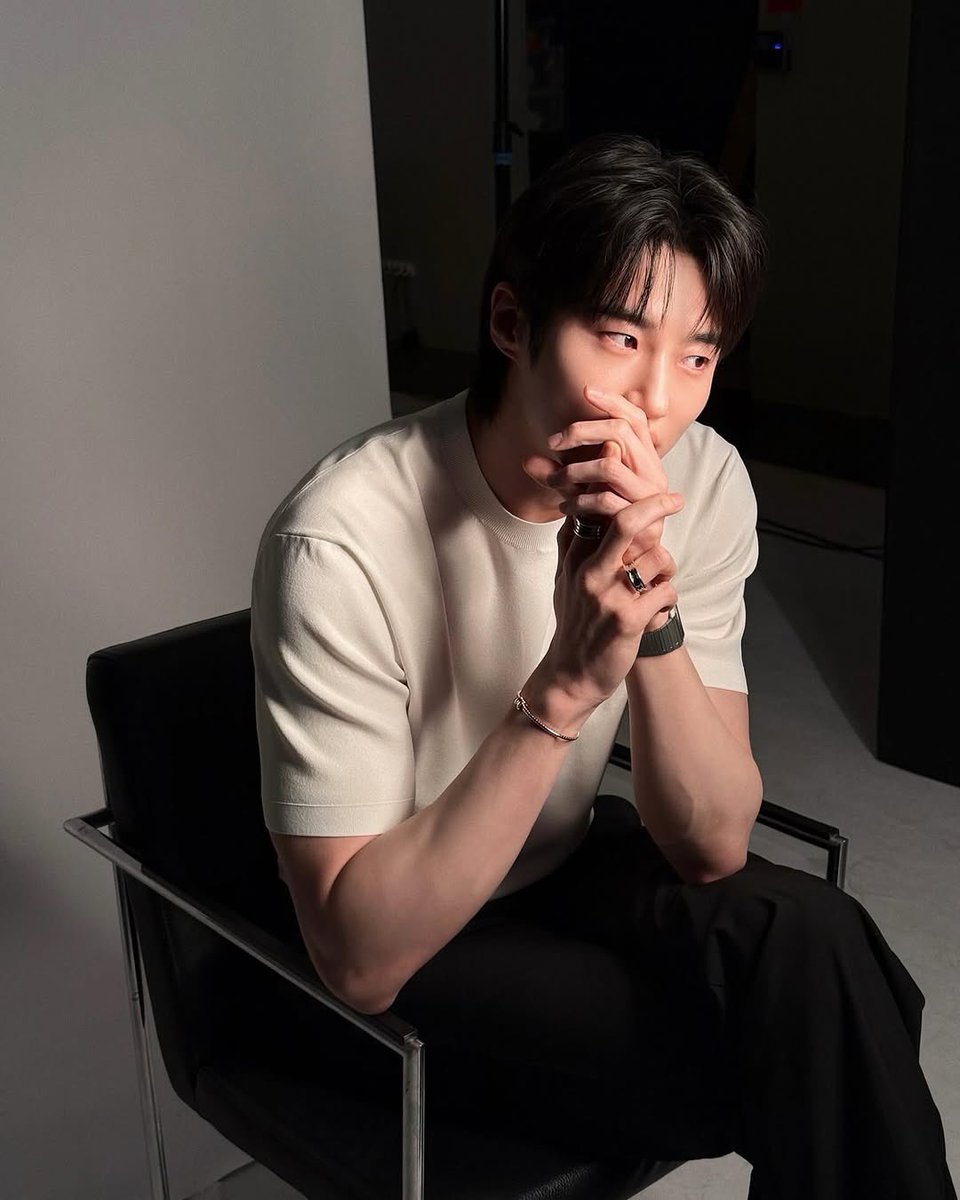 byeonwooseok_th's tweet photo. [📸]

Caption: 🥰

🔗 https://t.co/rpRsjVbiph

#บยอนอูซอก 
#ByeonWooSeok
#변우석

(4) https://t.co/hbGGHlMqyN