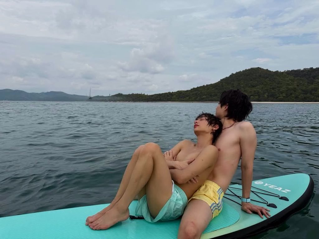 jumpapol's tweet photo. some of you are missing the point. it was never about them serving moments, but about offgun being comfortable and finally allowing themselves to be free https://t.co/1O7bIUfz57