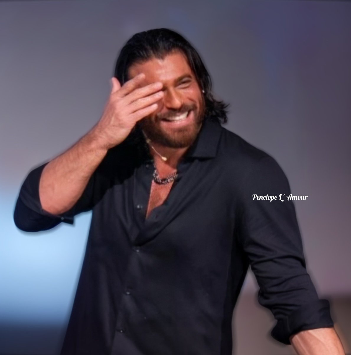Gunaydin Reinas 😘

A mi, estas risas que son de verdad 
                            me ganan para siempre 💙💙

#CanYaman  ♾️