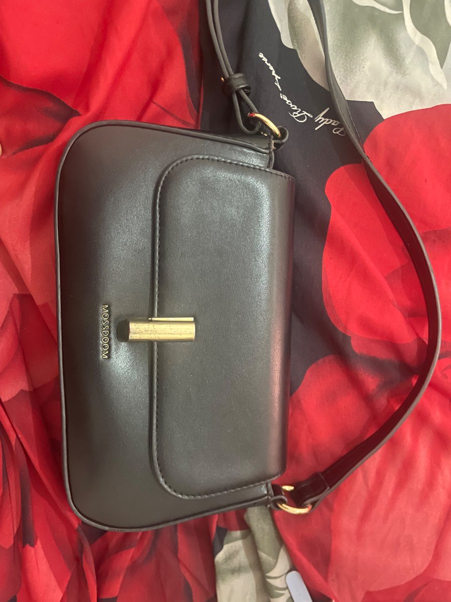 LUVD0YY's tweet photo. halooo aku mau selesai kost dan mau jual beberapa barang
- catokan nvmee (catokan only) 115rb
- kipas mini (+box) 35rb
- tas mossdoom hitam (tas only) 85k

bisa cod oren, jakarta timur
harga net yaa, nego buat yang take all https://t.co/9hCIZcLNO1