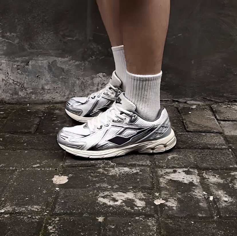 squiss_'s tweet photo. Sepatu lokal yang sering bgt sold 
#Sneakers 
https://t.co/rkoD5enuhp https://t.co/kXE1wVxAMx