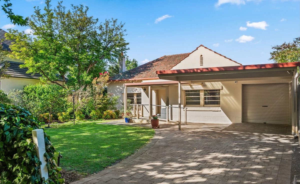 EquatorialFS's tweet photo. Congratulations to my clients Sam and Fiona on the purchase settlement of their new home!

Exciting times ahead for this lovely young family as they move into their own home since migrating back from overseas!
.
.
#property #purchase #settlement
#new #family #home
#thewongadvice https://t.co/cvo7kuHLRN