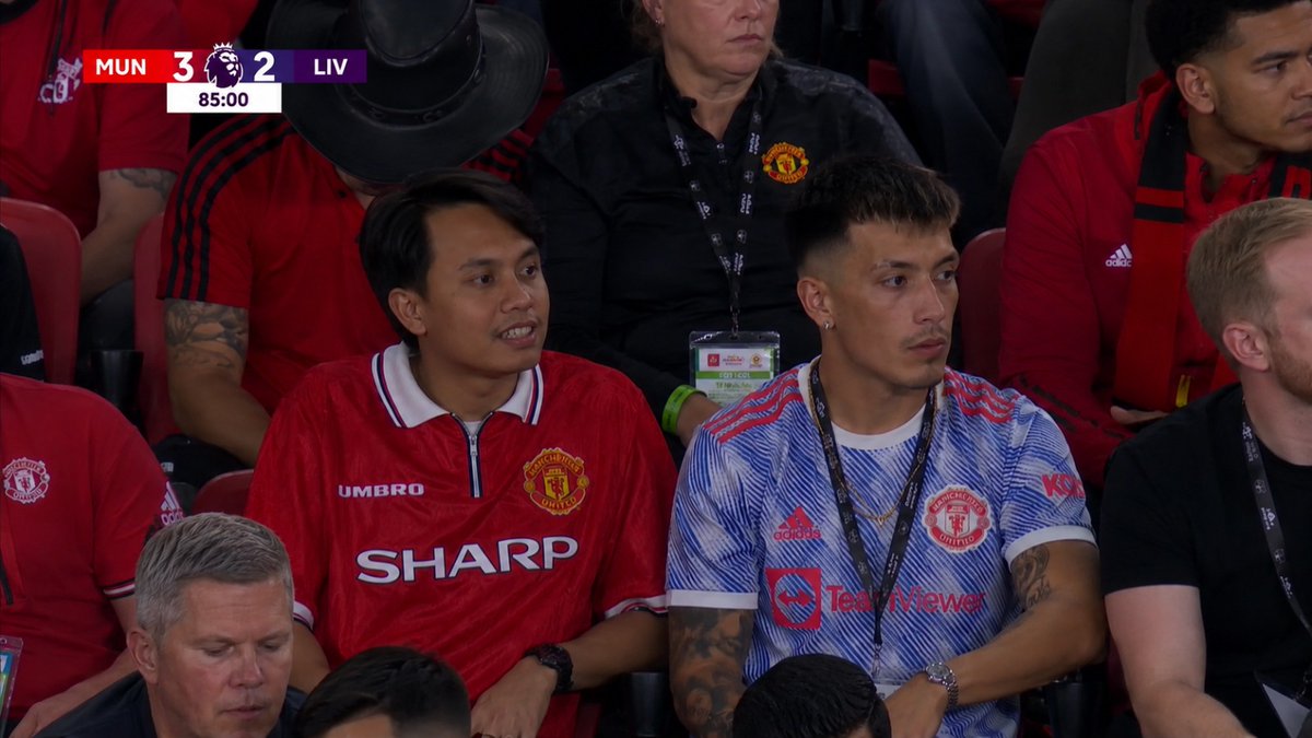 HambaAllah6797's tweet photo. Seneng bgt bisa ketemu brader @LisandrMartinez 

Cc @ManUtd_ID https://t.co/CCOVQtZ5Uq