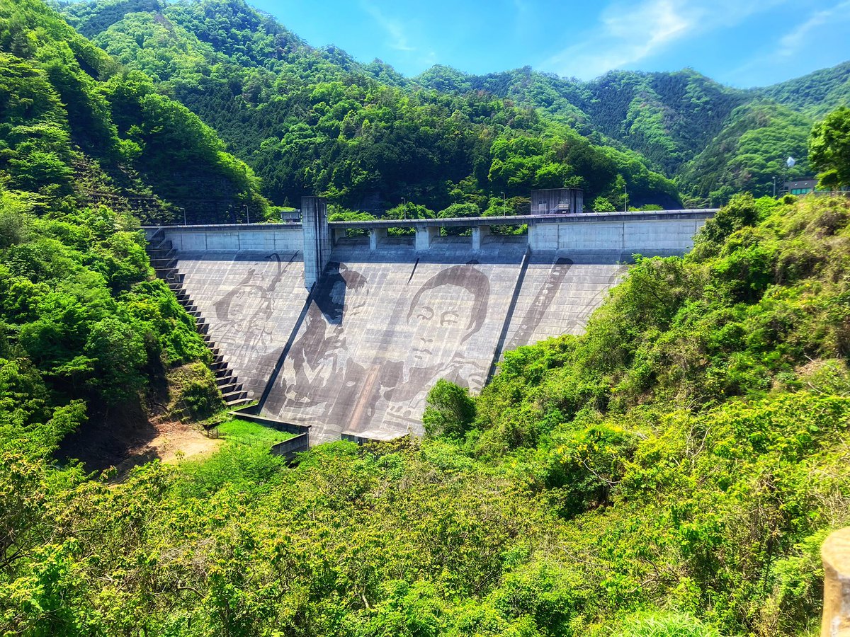dam_RN23N's tweet photo. 松田川ダム(栃木県足利市)
ダムアートを観に松田川ダムにきました。堤体に描かれた絵が素晴らしい！青空がさらに絵を引き立てています��
(2026/5/11) https://t.co/XigNfL3pVq