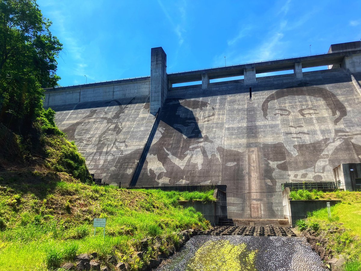 dam_RN23N's tweet photo. 松田川ダム(栃木県足利市)
ダムアートを観に松田川ダムにきました。堤体に描かれた絵が素晴らしい！青空がさらに絵を引き立てています��
(2026/5/11) https://t.co/XigNfL3pVq
