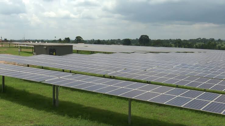 GideonSsekidde's tweet photo. Ug's powering up with renewables, Mayuge Solar Power Station's crushing it. 10 MW of clean energy, 100 acres of Busoga vibes.
Eastern Uganda is lighting up the grid. Big shootout to Busoga Kingdom for the land. Uganda's energy game is on. #Goldenposts #CleanEnergyWin @GovUganda @UCC_Official @GCICUganda