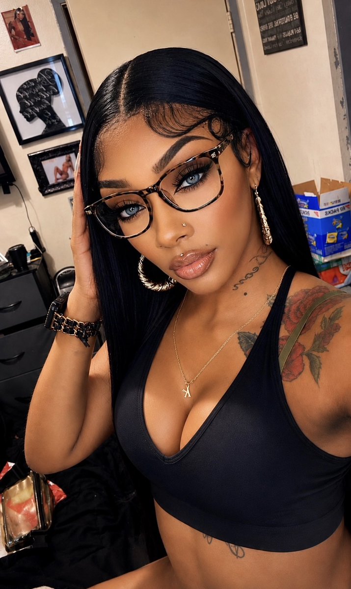 Theprettyhoe tweet media