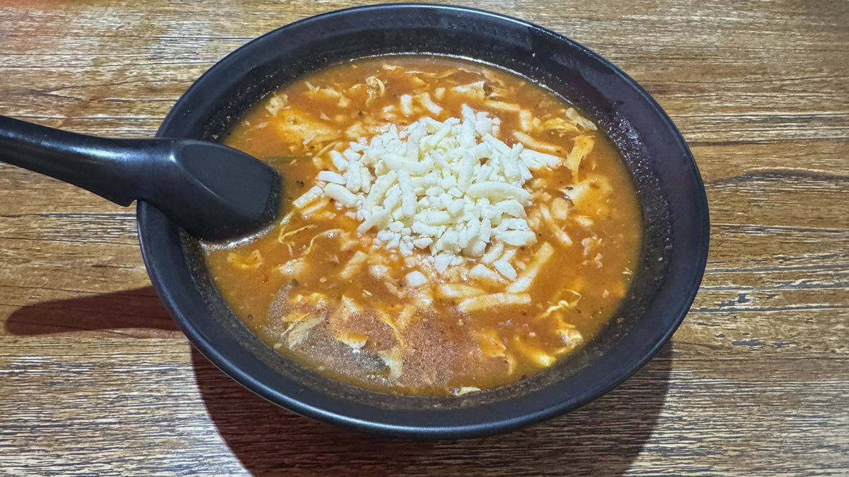 심부름 하다가 밥 먹으러 오기..... 오늘의 첫끼입니다