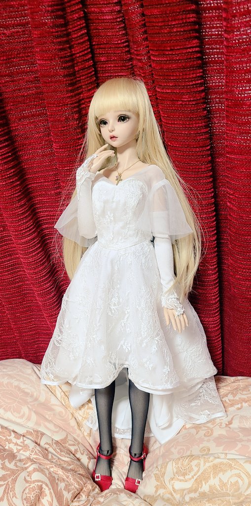なぎさちゃん、白いドレスにしてみましたがめっちゃ良いわ🎵 金髪