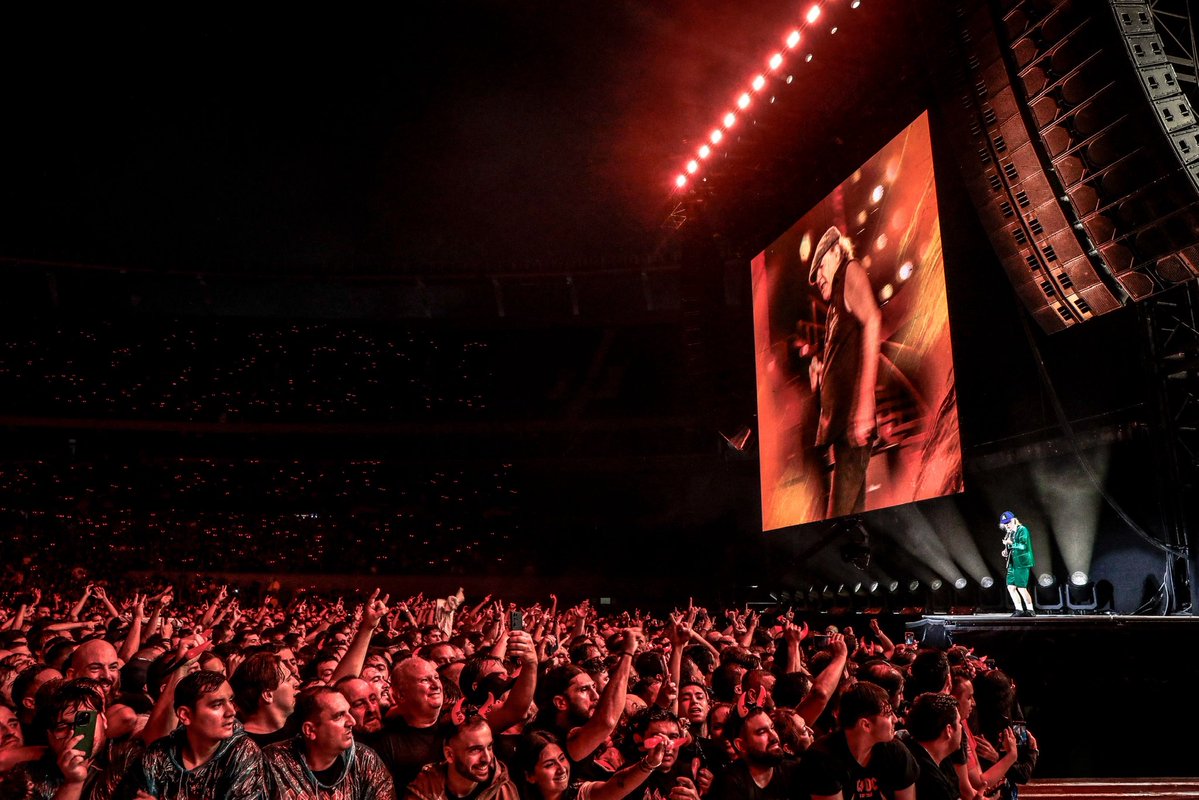 AC/DC tweet media