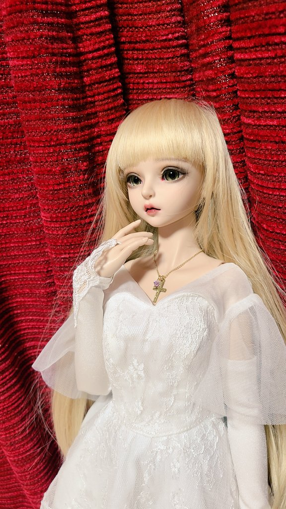 なぎさちゃん、白いドレスにしてみましたがめっちゃ良いわ🎵 金髪