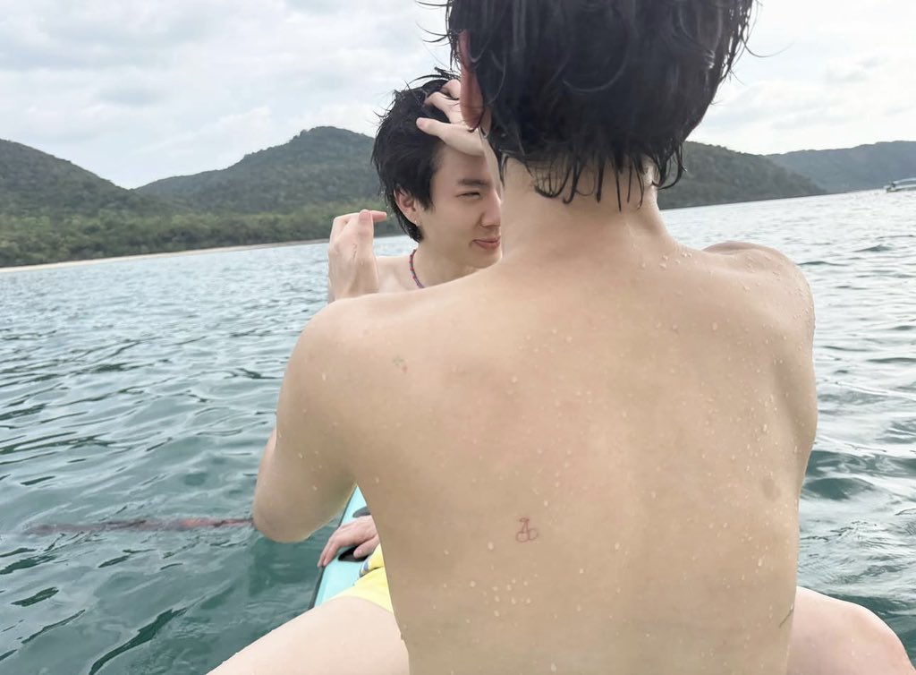 doublejxyj's tweet photo. หาดทราย รอบกาย เสียงคลื่นที่เธอนั้นอยากฟัง You smile, I smile บอกมาอะไรที่เธอนั้นอยากทำ🌊💘 https://t.co/l7cSX5sDcZ