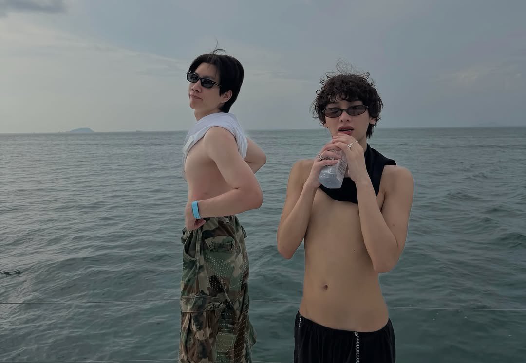 doublejxyj's tweet photo. หาดทราย รอบกาย เสียงคลื่นที่เธอนั้นอยากฟัง You smile, I smile บอกมาอะไรที่เธอนั้นอยากทำ🌊💘 https://t.co/l7cSX5sDcZ