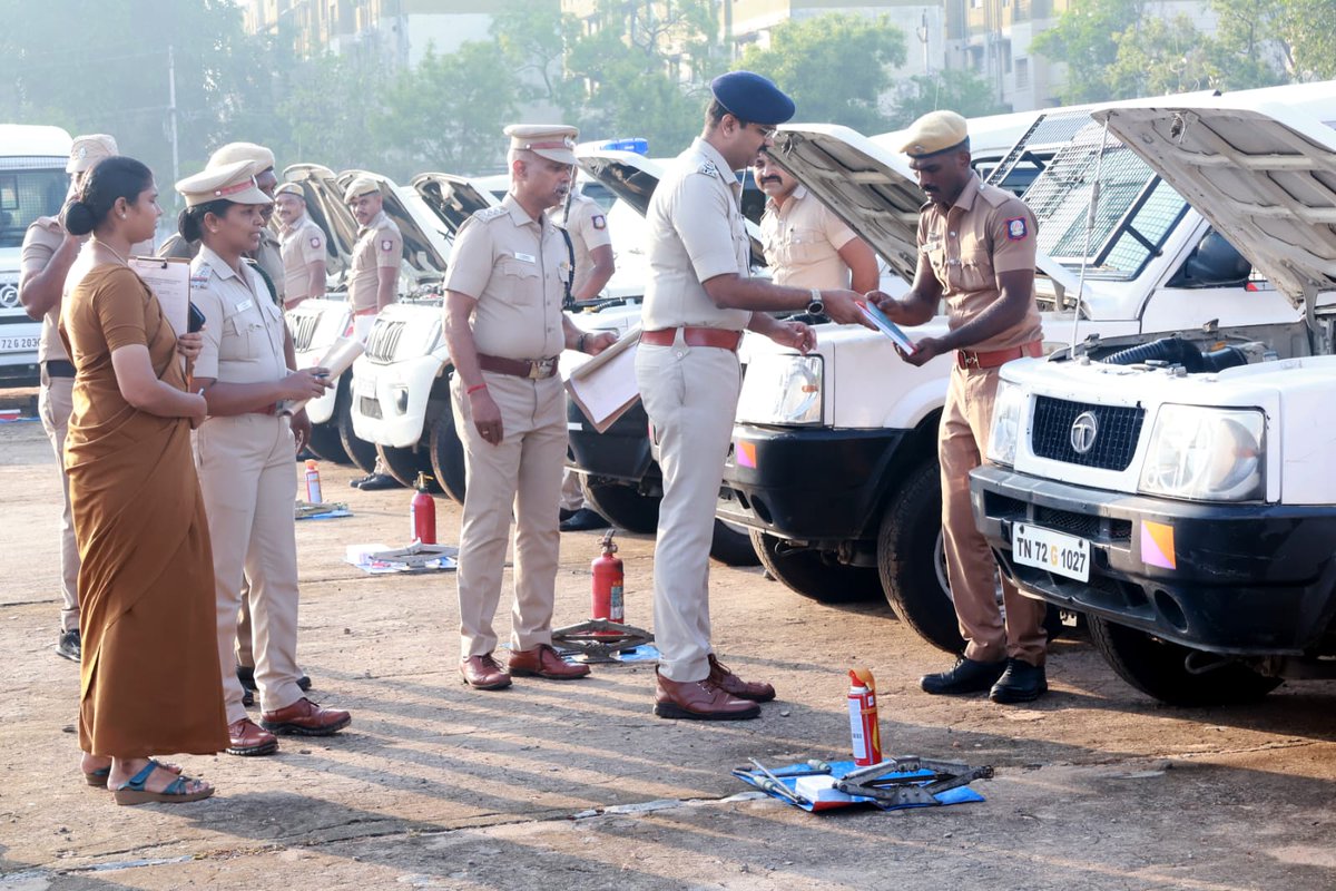 TindistPolice's tweet photo. 🚔  திருநெல்வேலி மாவட்ட காவல்துறையினர் பயன்படுத்தும் அரசு வாகனங்களை ஆய்வு செய்த மாவட்ட காவல் கண்காணிப்பாளர்..!!

https://t.co/NnCWnQqBL1

#TirunelveliPolice #PoliceInspection #PoliceVehicles #ArmedReserve #LawAndOrder #PoliceDepartment #VehicleInspection #TamilNaduPolice https://t.co/4k14XHuAA0