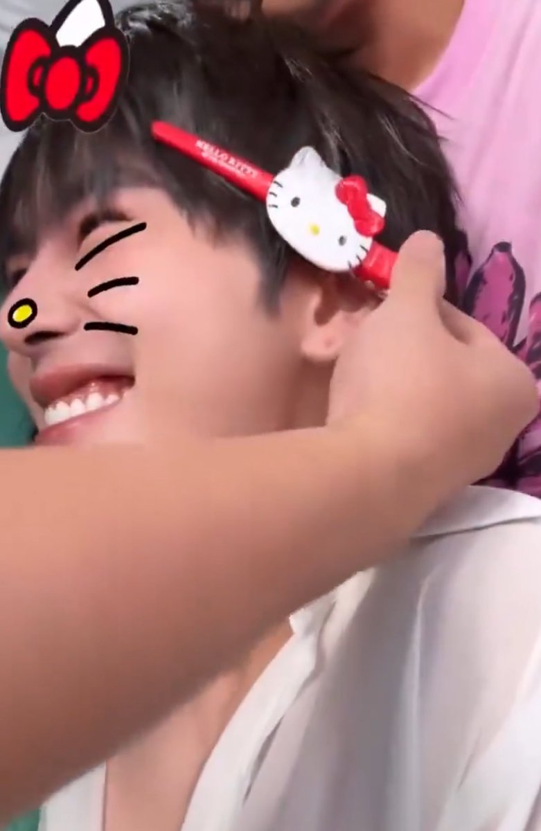 tata and the hello kitty hair clip 🥰

 #LoveSceneJASPERpresstour