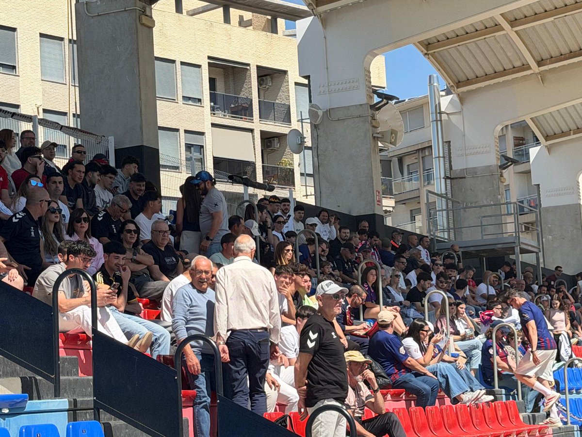 locutorlocal's tweet photo. Noticias de Xàtiva y sus comarcas. El blog de un locutor local: Huelga con robo de cable, gestión municipal y cierres deportivos
https://t.co/zt5Yllhj0v https://t.co/EZ1j2eG0Yh